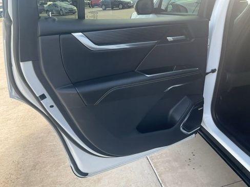 Used 2024 GMC Acadia Elevation image 22