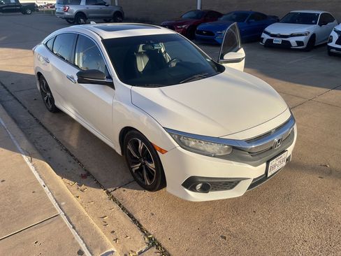 Used 2017 Honda Civic Touring image 4