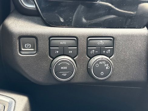 Used 2024 Chevrolet Silverado 1500 LT AWD/4WD image 47