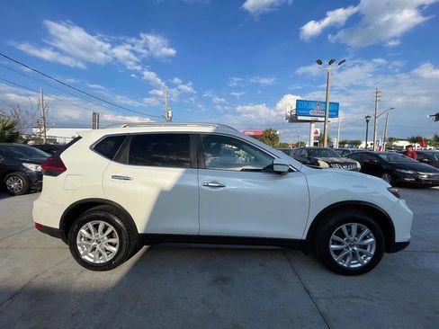 Used 2018 Nissan Rogue SV w/ Premium Package image 5