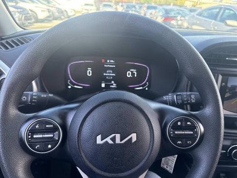 Used 2023 Kia Soul LX image 27