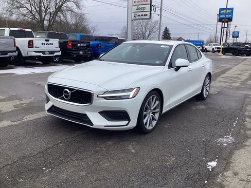 Used 2020 Volvo S60 T6 Momentum image 3