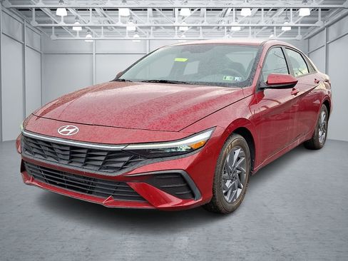 Used 2024 Hyundai Elantra Blue image 3