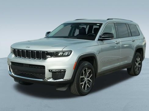 Used 2023 Jeep Grand Cherokee L Limited AWD/4WD image 3