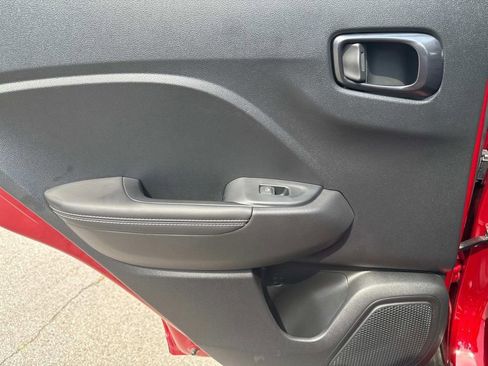 Used 2024 Hyundai Venue Limited image 10