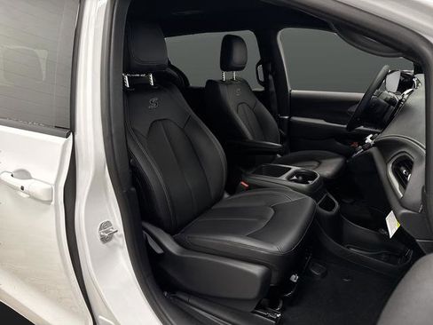 New 2026 Chrysler Pacifica Select image 29