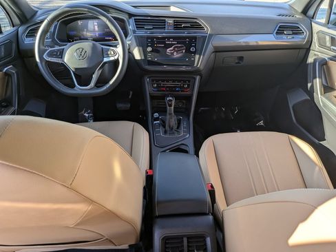 Certified 2023 Volkswagen Tiguan SE FWD image 11