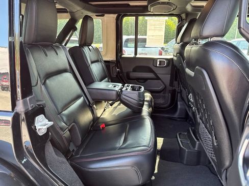 Used 2021 Jeep Wrangler Unlimited Rubicon AWD/4WD image 12