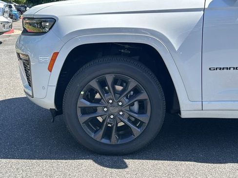 New 2026 Jeep Grand Cherokee Limited AWD/4WD image 13