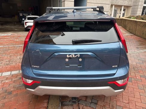 Certified 2024 Kia Niro EX FWD image 4
