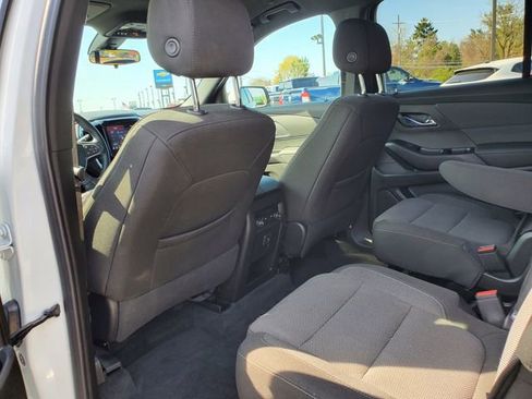 Used 2023 Chevrolet Traverse LT FWD image 13