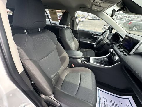 Used 2025 Toyota RAV4 XLE image 23