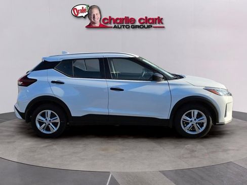 Certified 2025 Nissan Kicks Play S FWD image 7