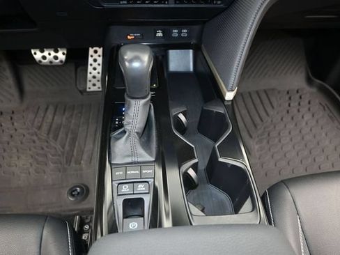 Used 2025 Toyota Camry SE w/ Convenience Package FWD image 10