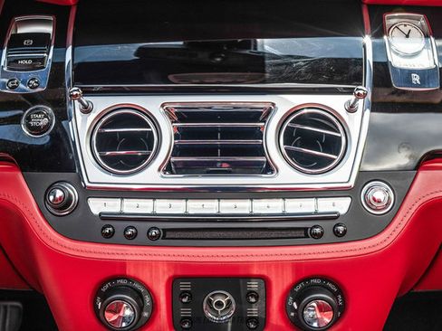 Used 2016 Rolls-Royce Dawn RWD image 46