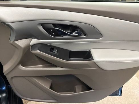 Used 2020 Chevrolet Traverse LT w/ Driver Confidence II Package AWD/4WD image 26