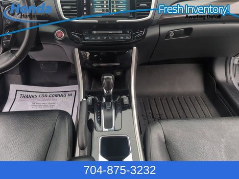 Used 2017 Honda Accord Touring image 19