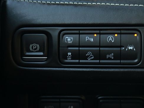 Used 2023 GMC Yukon XL Denali Ultimate image 31