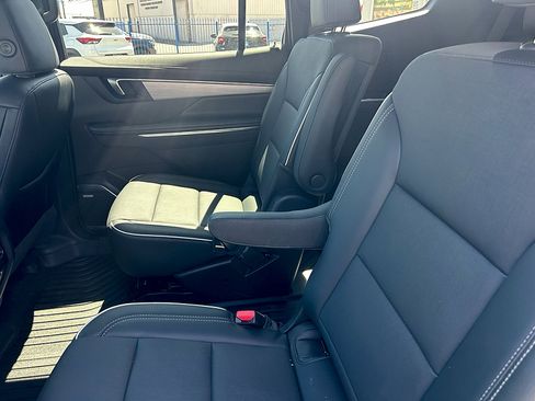 Used 2025 Buick Enclave Preferred FWD image 21