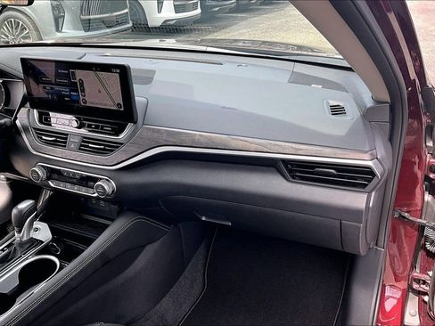 Used 2025 Nissan Altima 2.5 SL image 19
