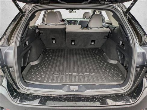 Used 2023 Subaru Outback Premium AWD/4WD image 9