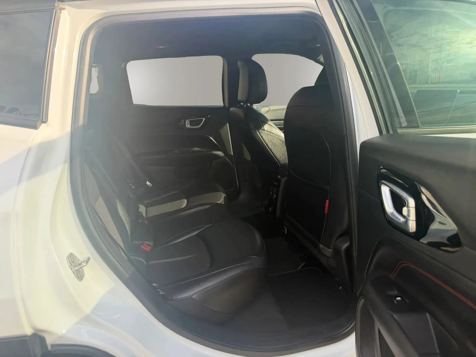 Used 2024 Jeep Compass Trailhawk AWD/4WD image 28