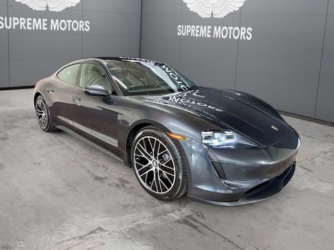 Used 2021 Porsche Taycan image 4