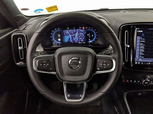 Used 2024 Volvo XC40 B5 Core AWD/4WD image 10