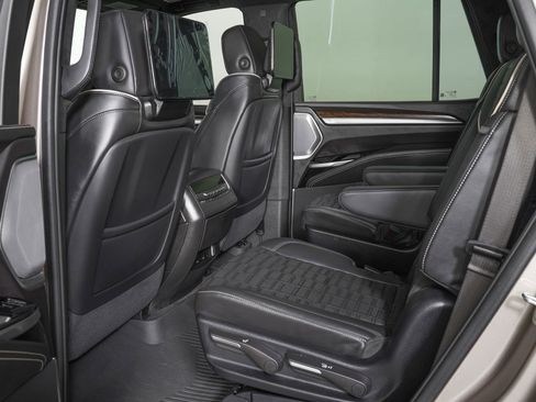 Used 2025 Cadillac Escalade Sport Platinum w/ LPO, ONYX Package image 16