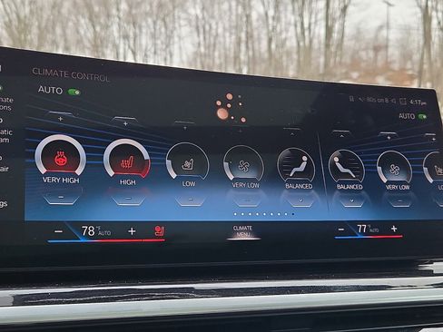 Used 2023 BMW X7 M60i w/ Executive Package image 17