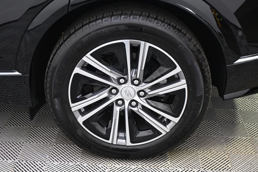 New 2026 Cadillac Lyriq Luxury w/ LPO, Floor Liner Package AWD/4WD image 20