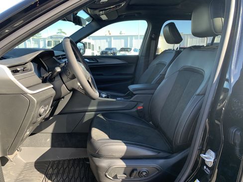 New 2025 Jeep Grand Cherokee L Altitude image 13