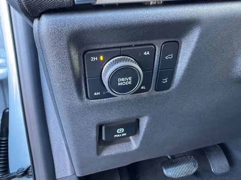 New 2025 Ford Expedition Active image 14