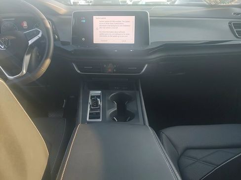 Used 2024 Volkswagen Atlas Cross Sport SE image 8