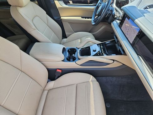 Certified 2025 Porsche Cayenne AWD/4WD image 15