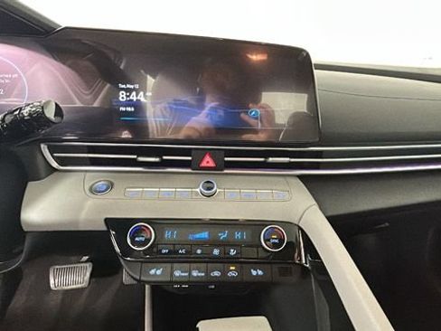 Used 2025 Hyundai Elantra Limited FWD image 24