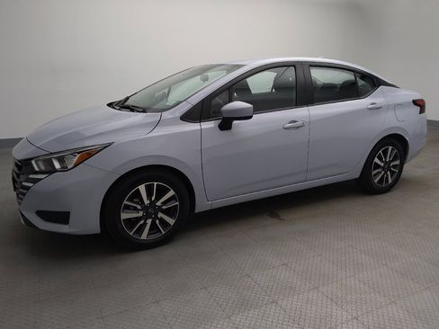 Used 2024 Nissan Versa SV FWD image 2