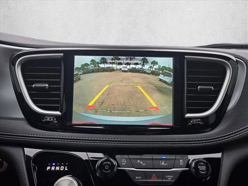 New 2026 Chrysler Pacifica Limited image 14