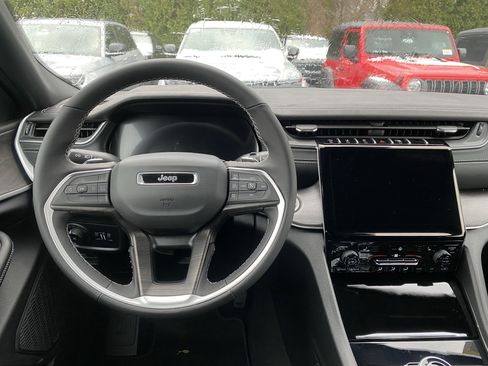 New 2025 Jeep Grand Cherokee Limited AWD/4WD image 13