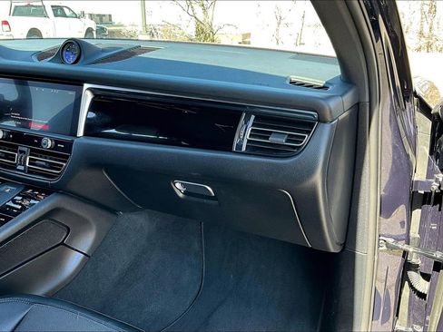 Used 2022 Porsche Macan image 22