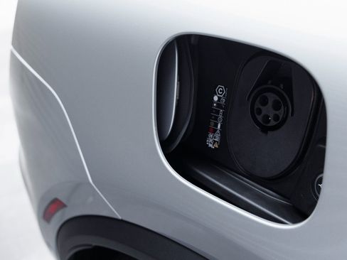 New 2026 Porsche Macan 4S Electric image 31