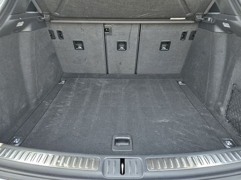 Certified 2025 Porsche Macan AWD/4WD image 31