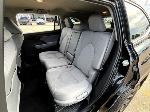 Used 2023 Toyota Highlander LE image 20