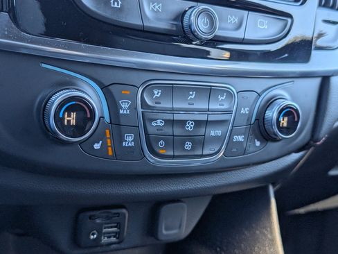 Used 2023 Chevrolet Traverse RS image 15