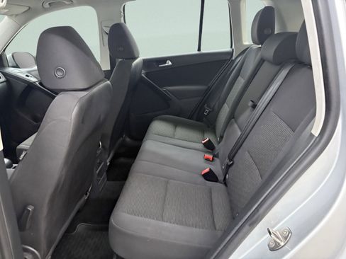 Used 2014 Volkswagen Tiguan S image 12