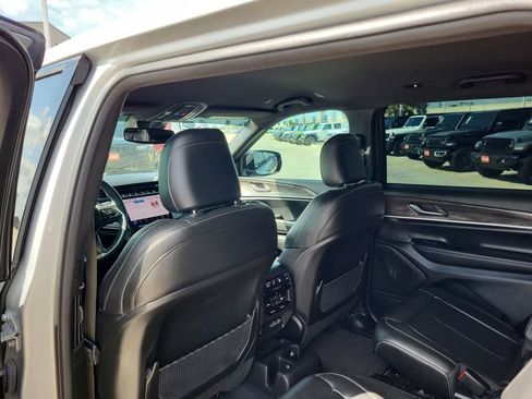 Certified 2024 Jeep Grand Cherokee L Limited w/ Black Appearance Package AWD/4WD image 20
