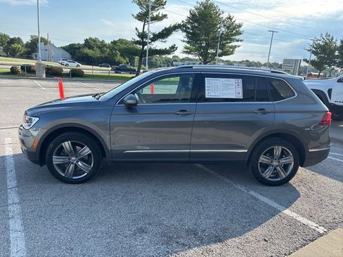Used 2020 Volkswagen Tiguan SEL AWD/4WD image 16
