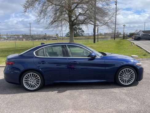 Used 2018 Alfa Romeo Giulia Ti w/ Quick Order Package 22Z Lusso image 11