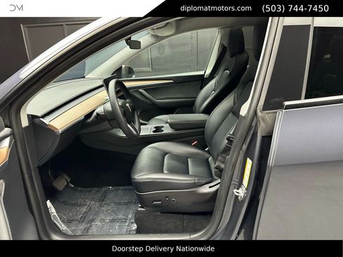 Used 2023 Tesla Model Y Long Range image 18