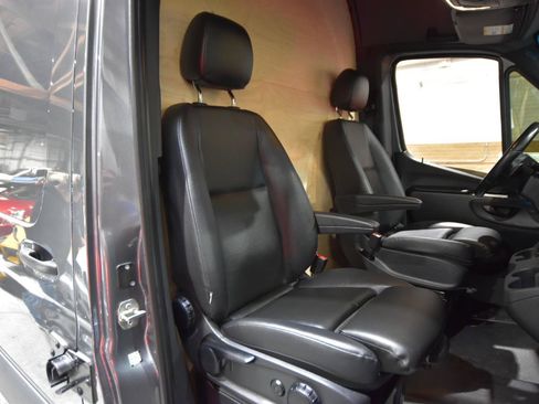 Used 2023 Mercedes-Benz Sprinter 2500 image 38